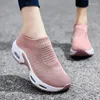 Lässige Schuhe Frauen Sneakers 2024 Frühlingsflat auf der Plattform für schwarze atmungsaktive Netzsocke