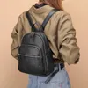 Sacs d'école Sac à dos en cuir authentique pour les femmes Cow Hide Small Daypacks Girls Schoolbag Outdoor Travelt Commute grande capacité