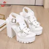 Ubierz buty Summer Chunky Heele Sandals Women Burekle Pasp Otwarty palca platforma Super Heels moda moda biała czarna czarna czarna