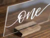 Números de mesa de casamento de caligrafia acrílica com suporte de madeira definido Número personalizado Número da mesa de casamento moderno para Party8795108