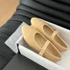 Stoffen deksel Mary Jane Flat Heel Buckle Strap Ballet Flat Shoes Loafers Dames lederen buitenzool luxe designer kleding schoenen dansschoenen zwart wit met doos