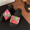 Sandalias clásicas zapatillas de goma de la mujer