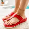 Slippers Sandales de plage pour femmes chaussures de boucle décontractée Pu Clip femelle Toe dames tongs plate-forme talon de sandalia