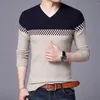 Pulls masculins à carreaux à plaid vêtements slim fit t-shirt en tricot pull masculin mâle en V cou de style coréen plus taille classique une mode