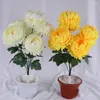 Dekorative Blumen glauben, Knospennoten opfern Chrysanthemen Opferplätze hochwertiges Image auf der Website Weiß angezeigt