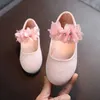 Sapatos planos meninas sapatos de caminhada crianças garotas de shiestone flor de princesa festas de casamento chaussure enchefs dança h240504