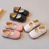 Platte schoenen meisjes lederen schoenen lente herfst massief kleur zachte zool kinderen casual ondiepe mond flats peuter prinses dance h240504