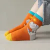 Chaussettes pour enfants 5 paires d'adolescents TRENDY CARTOON DINOSAUR MOTEMENT CREMES Équipage respirant confortable Style décontracté Unisexe chaussettes extérieur toutes saisons y240504