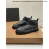 Pradshoes schoenen in het centrum loper Prades Sport High Top Sneakers Men Men Rubber Sole Fabric Lederen Heren Groothandel korting Trainer