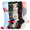 Socken abgestumpfte neutrale enge Socken Beinstütze Elastize Venen Volicose KNS Graffiti Regenbogenpunkte Lippen Outdoor Nylon High Elasticity Socken Y240504