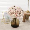 装飾的な花人工バラシルクフローラルアレンジブライダルブーケは、ホームウェディングパーティーテーブル花瓶のための偽の花を手配しますDIY