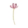 ブローチの絶妙なピンクの蓮の花のブローチピン女子金属植物ラベルピンハットスーツ日本のファッションアクセサリー