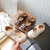 أحذية مسطحة Toddler Girls Mary Janes Flower Vintage Ruffles Beige Brown Kids Leather Leather Shoe Shalow All-Match Daily Daily Children Shoe21-30 H240504