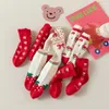 Chaussettes pour enfants chaussettes pour enfants printemps et automne Belle fraise à la fraise chaussettes pour les filles d'automne et d'hiver bébé rouges coton rouges 5 paires y240504