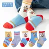 Chaussettes pour enfants 5 paires chaussettes sets pour enfants chaussettes pour enfants automne dinosaure au milieu de tube moyen garçons filles printemps automne bébé filles chaussettes de princesse y240504