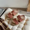 Sandals Girls Beach Chaussures tissées Roman 2024 Été Nouveau sangle de dos pour bébé à semelle douce 23-37 H240504