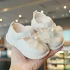 Platte schoenen meisjes leren schoenen voor banketfeest 2024 Lente kinderen Mary Jane Sweet Pearl Lace Bow Princess Baby Chaussure Enfant Fill H240504