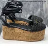 Prades Chaussures Sandales Pradshoes Crochet Color Natural Céde Natural Raffia Effet Yarn Upper Nappa Le cuir laces en cuir en cuir émaillé Triangle de concepteur romain Sable