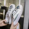 Фитнес-обувь блестящие женщины белые кроссовки Bling Patchwork Fashion Ladies Sweeware Zapatos de Mujer Женский серебряный шаусс