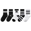 Kinder Socken 5 Paare Herbst Mode Boys Socken für Kinder süßes Baby glückliches lustiges Boot Lange Socken weiße Frühlingskinderkleidung Y240504