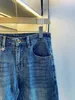 Męskie dżinsy v designer spodnie lekkie luksusowe i modne sprężynowe spodnie kwiatowe amerykański przemysł retro heavy l vvv umyte stare splicing drukowania