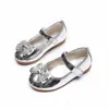 Scarpe pianeggianti estate femminile berellate in pelle sandali ragazze dolci principessa danza per bambini scarpe da bambino per bambini h240504