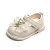 Platte schoenen meisjes leren schoenen voor banketfeest 2024 Lente kinderen Mary Jane Sweet Pearl Lace Bow Princess Baby Chaussure Enfant Fill H240504