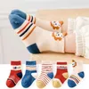 Kids Socks 2024 5Pair/Lot Children Cotton Boys Girls Socks Cute Cartoon Patroon Kindersokken voor Baby Boy Girl Sport Style geschikt voor 1-12y Y240504