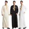 Roupas étnicas Restas bordadas masculinas Moda muçulmana Islâmica 24 Dubai do Oriente Médio Dubai Árabe Saudi