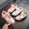 Platte schoenen Kinderen Lederen meisjes Schoenen Shining Flowers Princess voor baby feest bruiloft Kinderen Flats Lente zomerjurk H240504