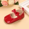 Pierwsze spacerowicze Prewalker Nowa dziewczynka Bow Spring and Autumn Style Flat Buty księżniczki 0-18 miesięcy chodzenia H240504