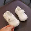 Dzieci Pierwsze spacerowicze latające buty dla chłopców i dziewcząt buty maluchowe oddychające trampki o siatkach miękkie podeszwy maluchowe buty dziecięce