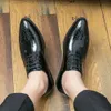 Marca Spring Spring Elegant Patent Leather Men Head Fashion Dress Man Party Pontoned Shoes de casamento brilhante