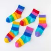 Kinder sokken 5 paar meisjes regenboog patroon sokken katoen comfortabel ademende zachte kinderen sokken y240504