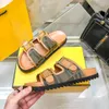 Podróż sandale damski sandale damski designer męski buty zwykłe suwaki najwyższej jakości skórzane muły Nowy luksusowy slajd letni but plażowy Sandały z płaską wędrówką