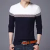 Pulls masculins à carreaux à plaid vêtements slim fit t-shirt en tricot pull masculin mâle en V cou de style coréen plus taille classique une mode