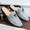 Brand Summer Rhinestones Meio Drag Supoters Designer Men Sapatos de festa de festa casuais de couro para chinelos
