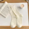 Chaussettes de femmes Spring et automne aux femmes au milieu et à l'automne Absorption de transpiration houstouflante mince bassages blancs