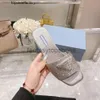 Praddas pada Prax PRD BEACK SCUFFS Classici donne piatti da donna sandali con diamanti Slifori designer Summer Ladies Cartoon Big Head Slipper Hotel Home Leisur DKVM