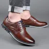 Кожаная мода ретро бизнес -бренд бренда повседневная обувь для мужчин черно -коричневые дышащие лоферы комфорт Menshoe Comt обувь