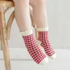 Chaussettes pour enfants 5 paires / lots chaussettes fille pur coton pure printemps et automne childrens mid cap fille bébé princesse dames chaussettes 2 à 6 ans y240504