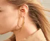 Boucles d'oreilles de cerceau de couleur argentée ornée à la mode