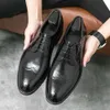 Men Prom Dress Business Black Oxford Wedding Fashion 2024 Nieuwe klassieke Boos Office Leather Shoes