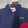 Designer de camisetas femininas alta qualidade da camiseta padrão de padrão 2024 Spring Lazy Slimming e lã leve camisa de pólo de lã curta Jie8
