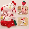 Chaussettes pour enfants 5 paires de chaussettes pour enfants pour les chaussettes d'automne et d'hiver pour la longueur moyenne des filles coton chaussettes pour enfants doux et confortable Y240504