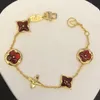 Luxus 18K Gold Plated Armband Brand Designer Red Diamant gepaart mit charmanter süßes Mädchen Armband Hochwertige Boutique Geschenkbrazelement Box Geburtstagsfeier