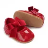 أول مشاة pu الجلود bowknot Baby Girls Shoes لطيف moccasins القلب الناعم الناعم الوحيد المسطح طفل الأميرة