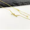 Collier en arc en acier en titane diamant collier noué pour femmes électroplies de la tendance rose de la tendance de la personnalité