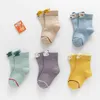 Chaussettes pour enfants chaussettes pour enfants dessin animées chaussettes mignonnes printemps automne garçons coton tube moyen chaussettes bébés softs coton chaussettes 5 paires y240504