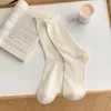 Chaussettes de femmes Spring et automne aux femmes au milieu et à l'automne Absorption de transpiration houstouflante mince bassages blancs